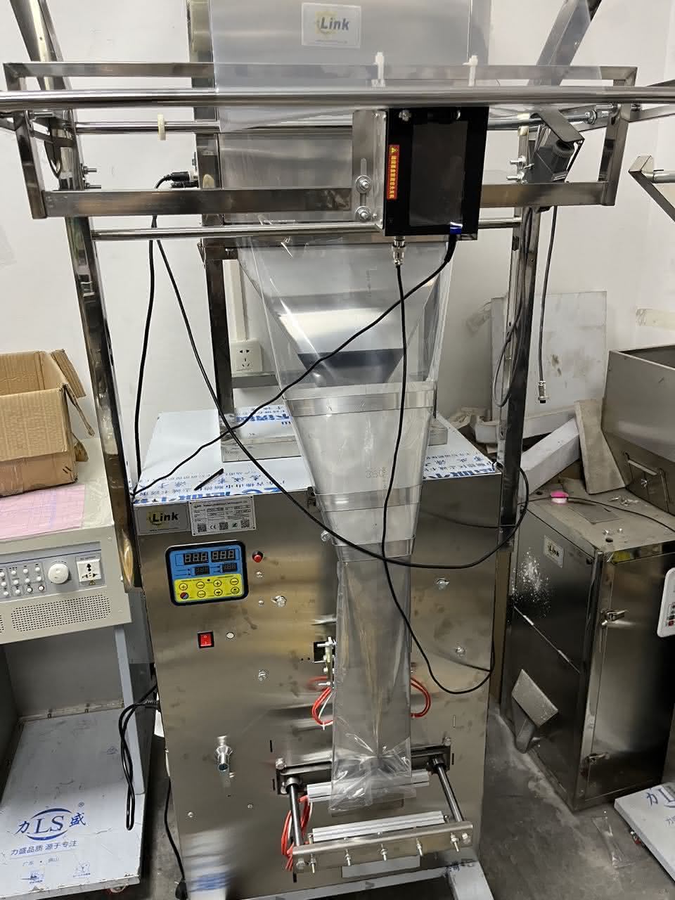 Potato chips packaging machine